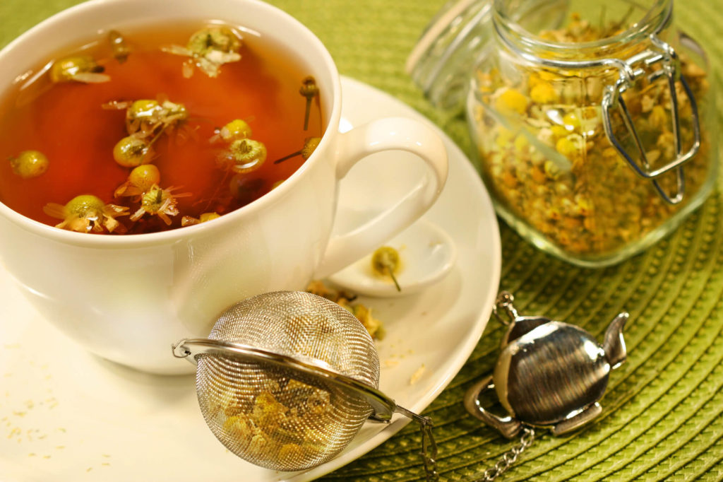 Chá feito com flores: conheça os 7 mais tomados