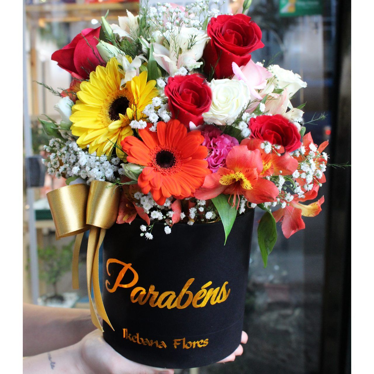 Box Preto Com Mix De Flores E Dizeres De Parabens Entrega Rapida Flores online | compre arranjos de flores e presentes online surpreenda. box parabens