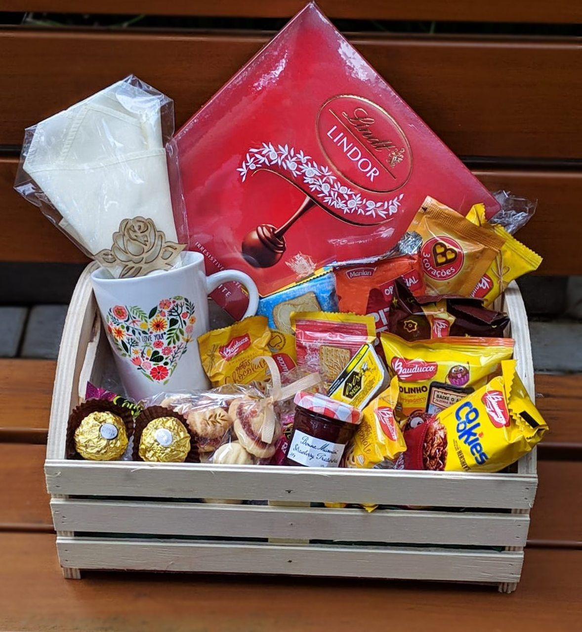Cesta de café da manhã com Lindt Cesta de café da manhã com Lindt