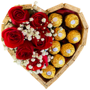 caixa em formato de coração com rosas e ferrero rocher