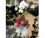 Arranjo de orquídea com rosas