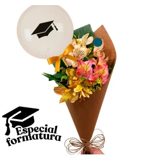 Buquê de astromélias mistas com balão de formatura da Ikebana Flores