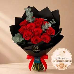 Buquê de rosas vermelhas colombianas premium com ramos de eucalipto em papel fosco preto com laço de cetim e selo de autenticidade.