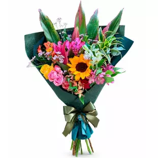 buquê composto com flores diversas da estação