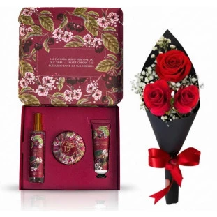 Buquê de 3 rosas vermelhas no papel preto com laço vermelho e kit Velvet Cherry Dani Fernandes com spray, creme e sabonete, entrega em Belo Horizonte.