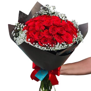 Buquê Rubi de 30 Rosas com Gipson