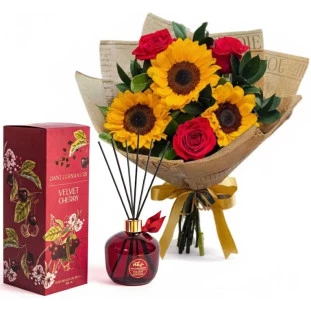 Buquê de girassóis e rosas vermelhas com fita dourada acompanhado de óleo difusor de aromas Velvet Cherry Dani Fernandes, entrega em Belo Horizonte.
