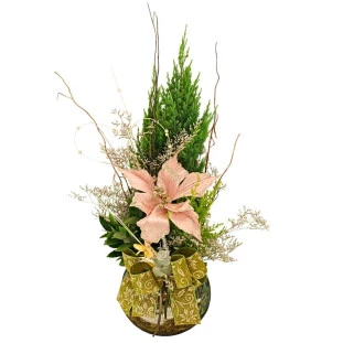 Arranjo de pinheiros com decoração natalina em peça de vidro da Ikebana Flores