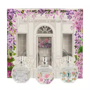 Caixa temática do Kit Trio de Aromatizadores Dani Fernandes e Bridgerton com três pequenos frascos de home spray de 25ml.