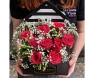 Arranjo de rosas vermelhas na carta para entrega