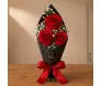 Buquê de 3 rosas vermelhas com gipsofila em embalagem preta sofisticada com laço vermelho e adesivo Feliz Dia das Mães - Ikebana Flores.