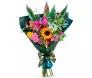 buquê composto com flores diversas da estação