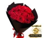 Buquê de doze rosas vermelhas envolto em papel preto com laço vermelho