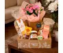 Cesta de presente Delicadeza em box kraft com flores kalandiva rosas, Nutella, cappuccino e torradas gourmet - Ikebana Flores BH.