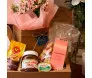 Detalhe dos itens premium da Cesta Delicadeza: Nutella, flor kalandiva e manteiga Président para presente - Ikebana Flores.