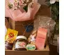Cesta de presente Delicadeza em box kraft com flores kalandiva rosas, Nutella, cappuccino e torradas gourmet - Ikebana Flores BH.
