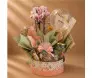 Cesta Parabéns com mini orquídea, balão bubble, Ferrero Rocher, café, biscoitos e caneca em box floral