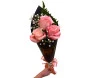 cone de 3 rosas rosadas na embalagem black