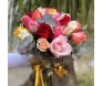 Ramalhete de rosas coloridas