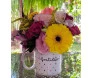 Arranjo de flores na caneca gratidão - Entregas em toda BH