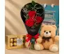 buquê com 3 rosas vermelhas embalado por um papel preto e laço vermelho. Ao lado uma caixa de chocolates ferrero rocher e um ursinho de pelúcia.
