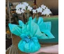 orquídea phalenospsis branca com embalagem em tom azul tiffany