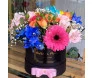 Arranjo com flores coloridas